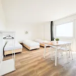 Апартаменты Tolstov - Monteurwohnungen - 2 Schlafzimmer - Kueche - Balkon - Waschmaschine Хайлигенхаус