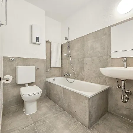Raj Living - Monteurwohnung - 2 Schlafzimmer - Kueche - Balkon - Waschmaschine - 25 Min Zur Messe Dus *