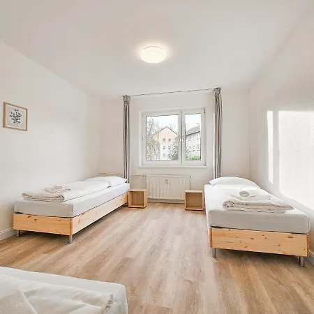 Tolstov - Monteurwohnungen - 2 Schlafzimmer - Kueche - Balkon - Waschmaschine Heiligenhaus