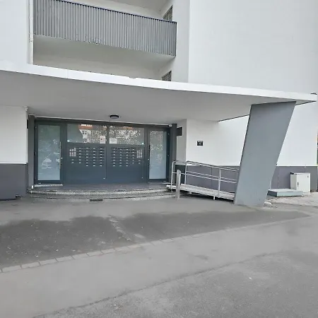 Apartment Raj Living - Monteurwohnung - 2 Schlafzimmer - Kueche - Balkon - Waschmaschine - 25 Min Zur Messe Dus