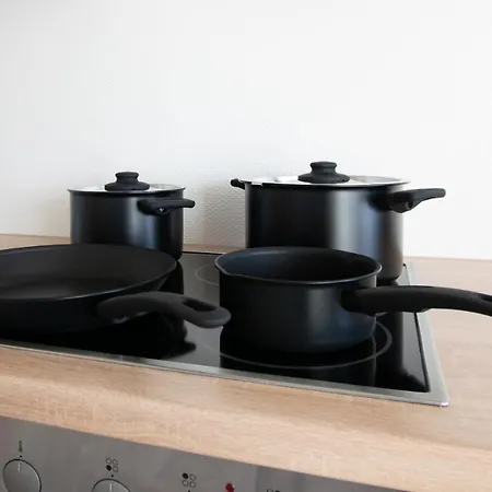 Tolstov - Monteurwohnung - 2 Schlafzimmer - Kueche - Balkon - Waschmaschine - 25 Min Zur Messe Dus דירה הייליגנהאוס