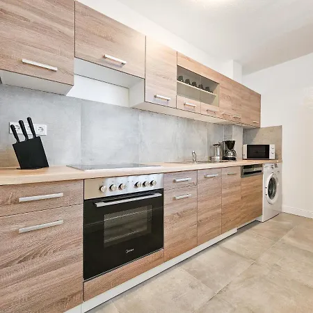 Apartmán Tolstov - Monteurwohnungen - 2 Schlafzimmer - Kueche - Balkon - Waschmaschine *