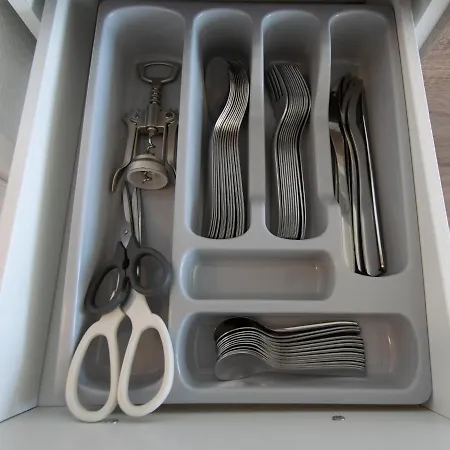 Tolstov - Monteurwohnung - 2 Schlafzimmer - Kueche - Balkon - Waschmaschine - 25 Min Zur Messe Dus דירה *