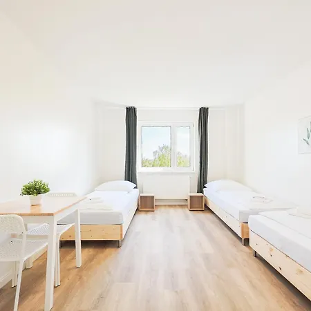 Tolstov - Monteurwohnungen - 2 Schlafzimmer - Kueche - Balkon - Waschmaschine Apartmán