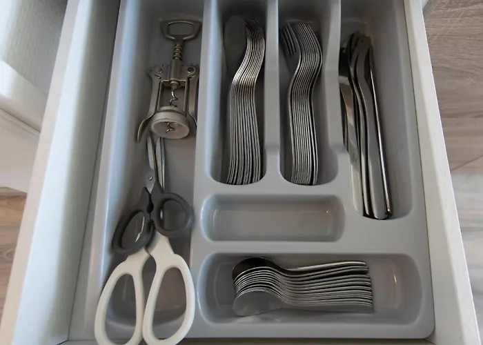 Tolstov - Monteurwohnung - 2 Schlafzimmer - Kueche - Balkon - Waschmaschine - 25 Min Zur Messe Dus Lejlighed *